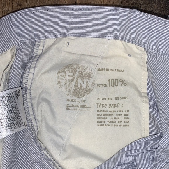 Khakis by GAP.  Broken-In Straight. Size 0. 100% Cotton. Blue Mini Stripe. - Picture 6 of 9